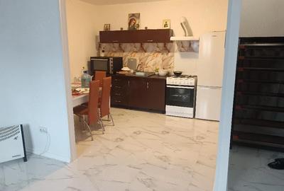 Casă cu 4 camere cu Teren 180 Mp în Central - 2