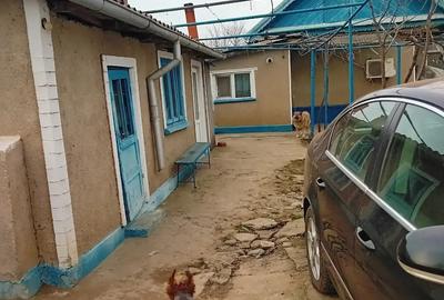 Casa si teren de vanzare - 1