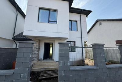 Casă individuală cu 4 camere cu Teren 220 Mp în Prelungirea Ghencea - 1