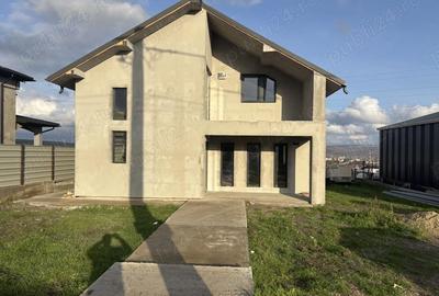 Casă cu 4 camere în Central - 8