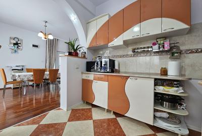 Casă cu 5 camere cu Canalizare în Micro 3 - 6