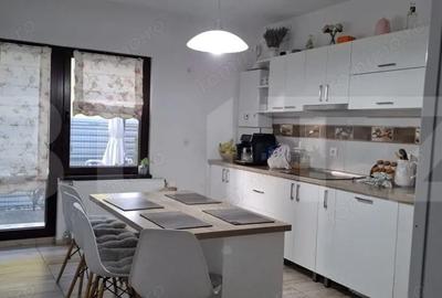 Casă cu 4 camere cu Teren 350 Mp în Central - 10