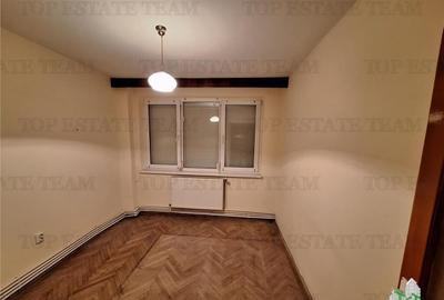 Apartament cu 4 camere semidecomandat, mobilat în Hipodrom