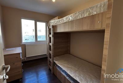 Apartament cu 3 camere decomandat în Petros - 8