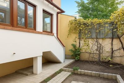 Refugiu interbelic cu 3 camere - 90 mp utili - Curte interioara - 16