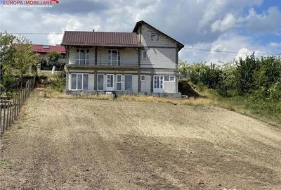 Casă cu 4 camere cu Teren 1600 Mp în Malcoci - 5