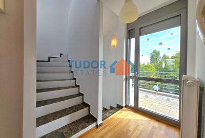 Elegant Multi-Level Home with 4 Bedrooms and Expansive Terraces in Green Lake - 6