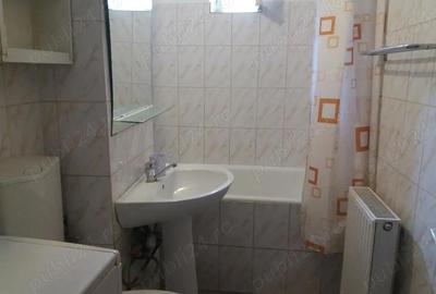 Apartament cu 3 camere decomandat în Micro 4