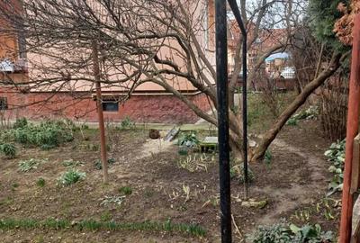 Casă cu 3 camere în Micro 17 - 2