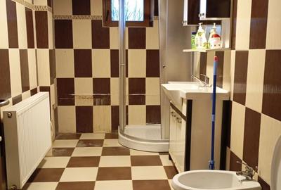 Casă cu 4 camere în Central - 2