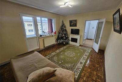 Apartament cu 3 camere decomandat în Micro II - 12