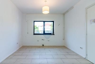 Casa / Vila in Corbeanca,  toate utilitatile, strada principala - 8