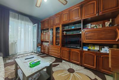 Apartament cu 3 camere decomandat în Aviației