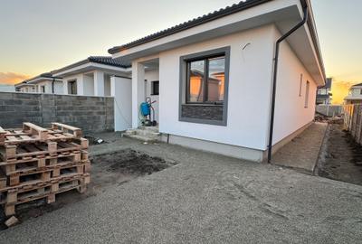 Duplex cu 3 camere cu Canalizare în Moșnița Nouă - 2