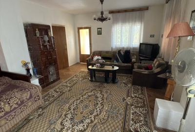 Casă cu 3 camere în Valea lui Enache