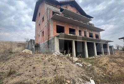 Casă cu 1 camere cu Teren 771 Mp în Central