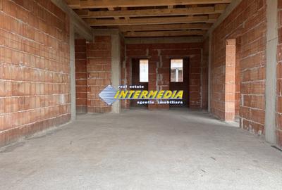 Casă individuală cu 4 camere cu Canalizare în Micești - 3