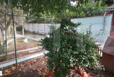 Casă cu 5 camere cu Teren 369 Mp în Central - 1