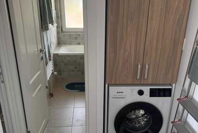 Apartament cu 3 camere decomandat în 7 Noiembrie - 2