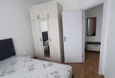 Garsonieră decomandată în Tractorul