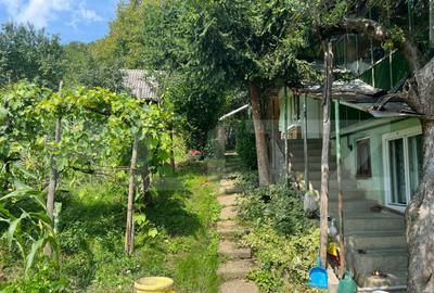 Casă cu 4 camere cu Teren 2249 Mp în Central