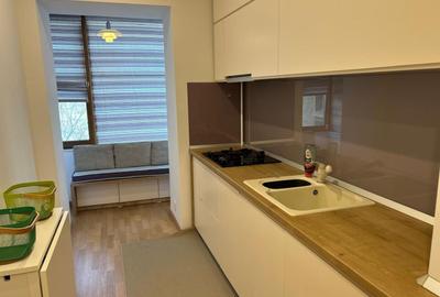 Apartament cu 3 camere decomandat, mobilat în P-ța Universității - 10