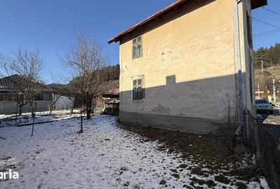 Casă cu 4 camere cu Teren 373 Mp în Central - 10