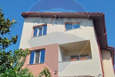 Casa / Vila cu 9 camere de vanzare in zona 1 Mai - 6