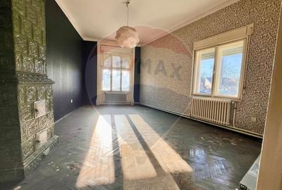 Casă cu 4 camere cu Teren 250 Mp în Ultracentral