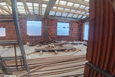 Casă cu 3 camere cu Teren 500 Mp în Central - 1