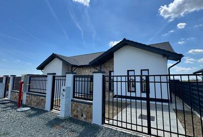 Duplex cu 4 camere cu Canalizare în Moșnița Nouă - 2