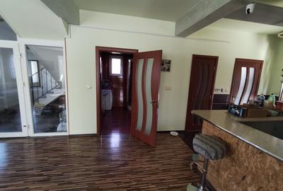 Casă cu 4 camere în Central - 3