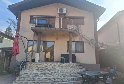 Casă individuală cu 4 camere cu Canalizare în Central - 1