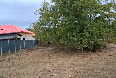 Teren de 835 mp, în Central