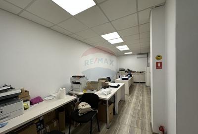 Spațiu comercial, de 220 mp, în Central - 4