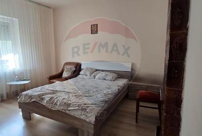 Casă cu 6 camere cu Teren 700 Mp în Central - 1