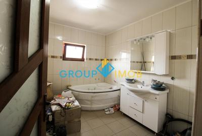 Casă cu 5 camere cu Garaj în Sascut - 8