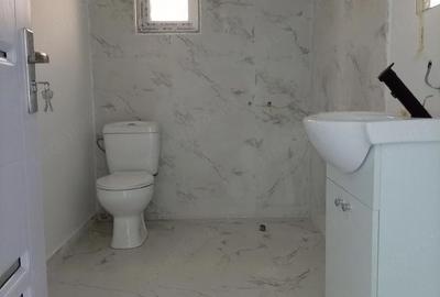 Casă cu Teren 210 Mp în Central - 3