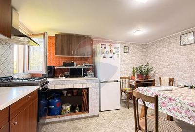 Casă cu 7 camere cu Teren 1592 Mp în Bălteni - 4