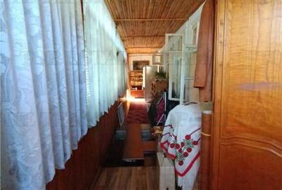 Casa, gradina si curte intr - un peisaj de poveste, aici in - 1