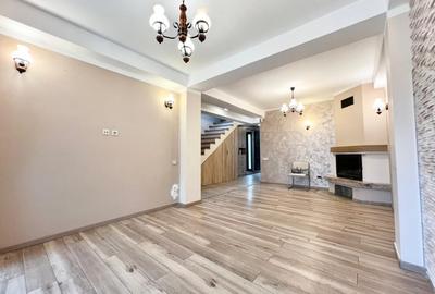 Casă cu 4 camere cu Canalizare în Central - 1