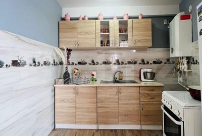 Apartament cu 2 camere semidecomandat, mobilat în Central