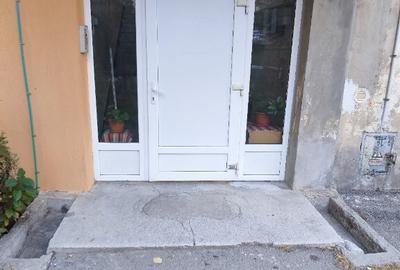 Vand apartament 3 camere situat in Bumbe?ti Jiu - 2