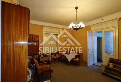 Apartament spatios la casa , 3 camere, zona Piata Cibin - 12