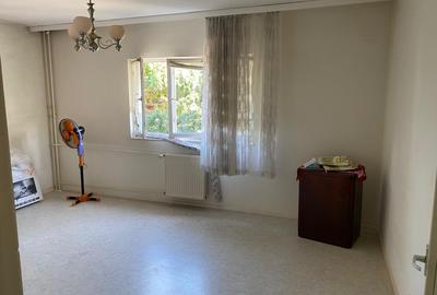 Mangalia , 2 camere , decomandat , etaj 1 - 3