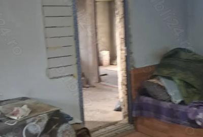 Casa batraneasca si teren. - 3