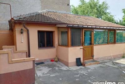 Vila mare ,ideala pentru locuit sau Gradini?a-after school - 8