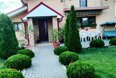 Casă cu 5 camere în Malu Mare - 1