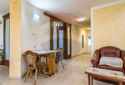 Casă cu 6 camere cu Garaj în Central - 4