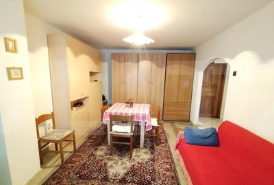 Apartament de doua camere, 58 mp, zona Piata mare